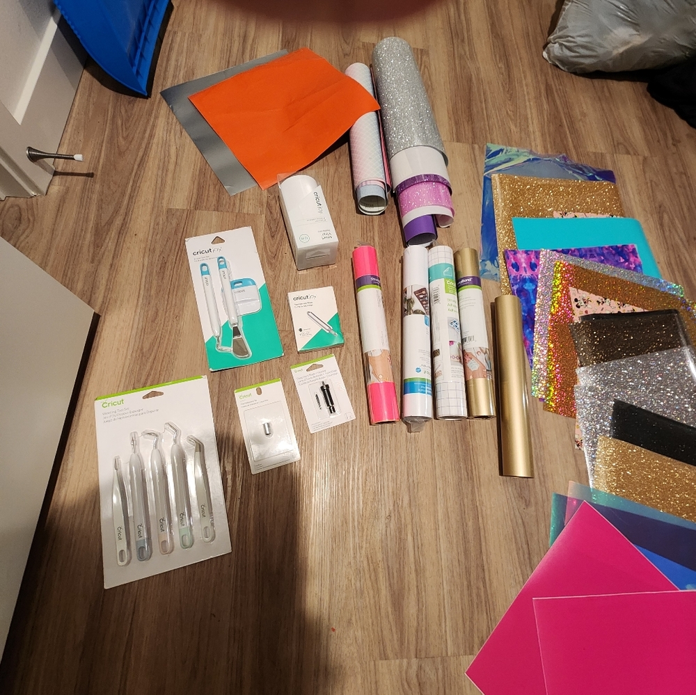 Circut bundle - Picture 2 of 12